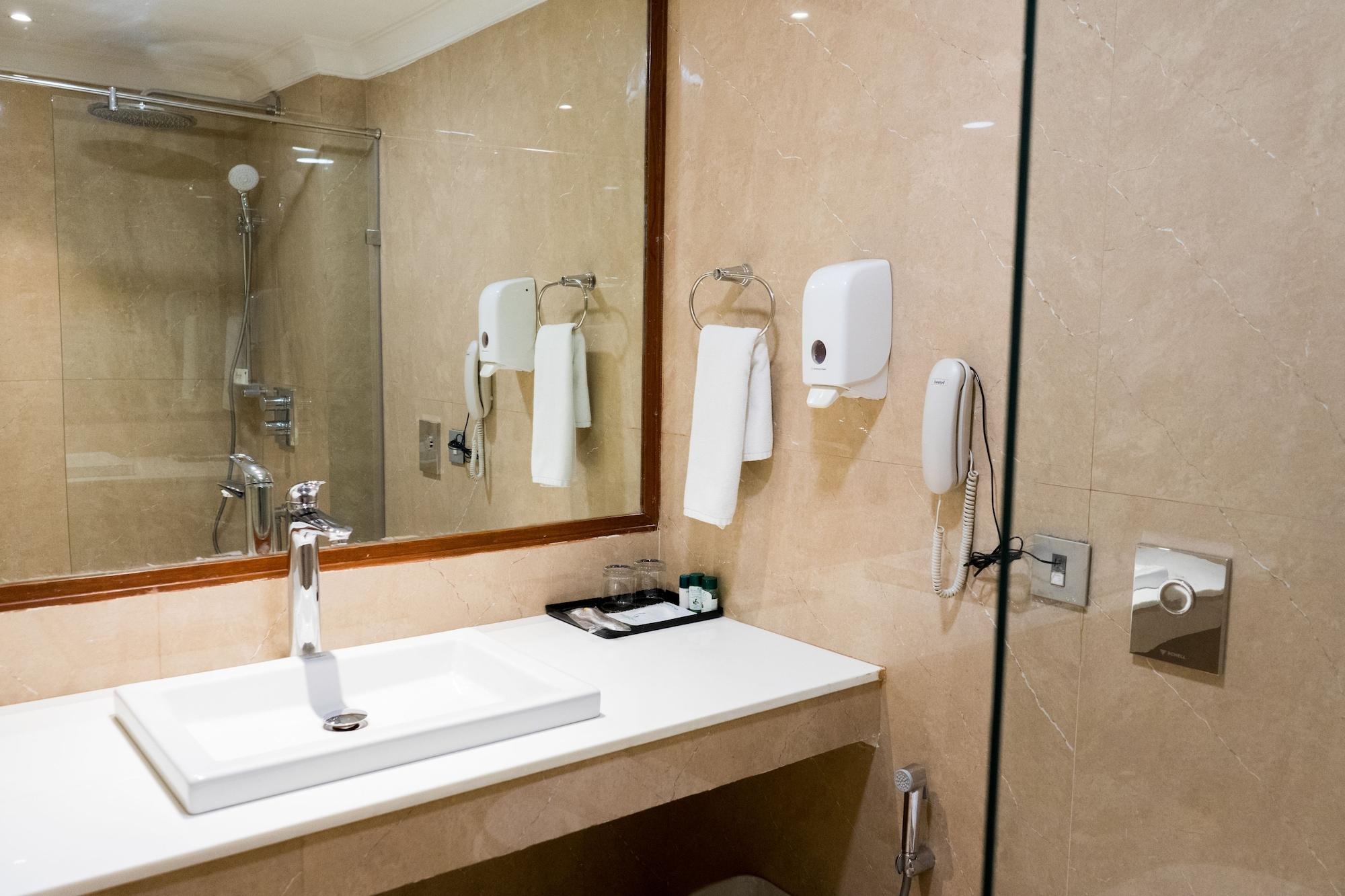 Gemini Continental, Hazratganj Hotel Lucknow Exterior photo