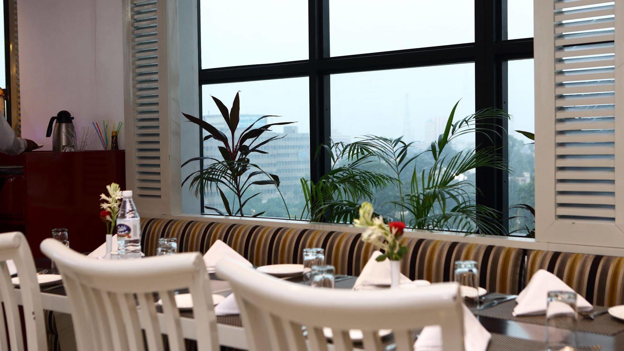 Gemini Continental, Hazratganj Hotel Lucknow Exterior photo
