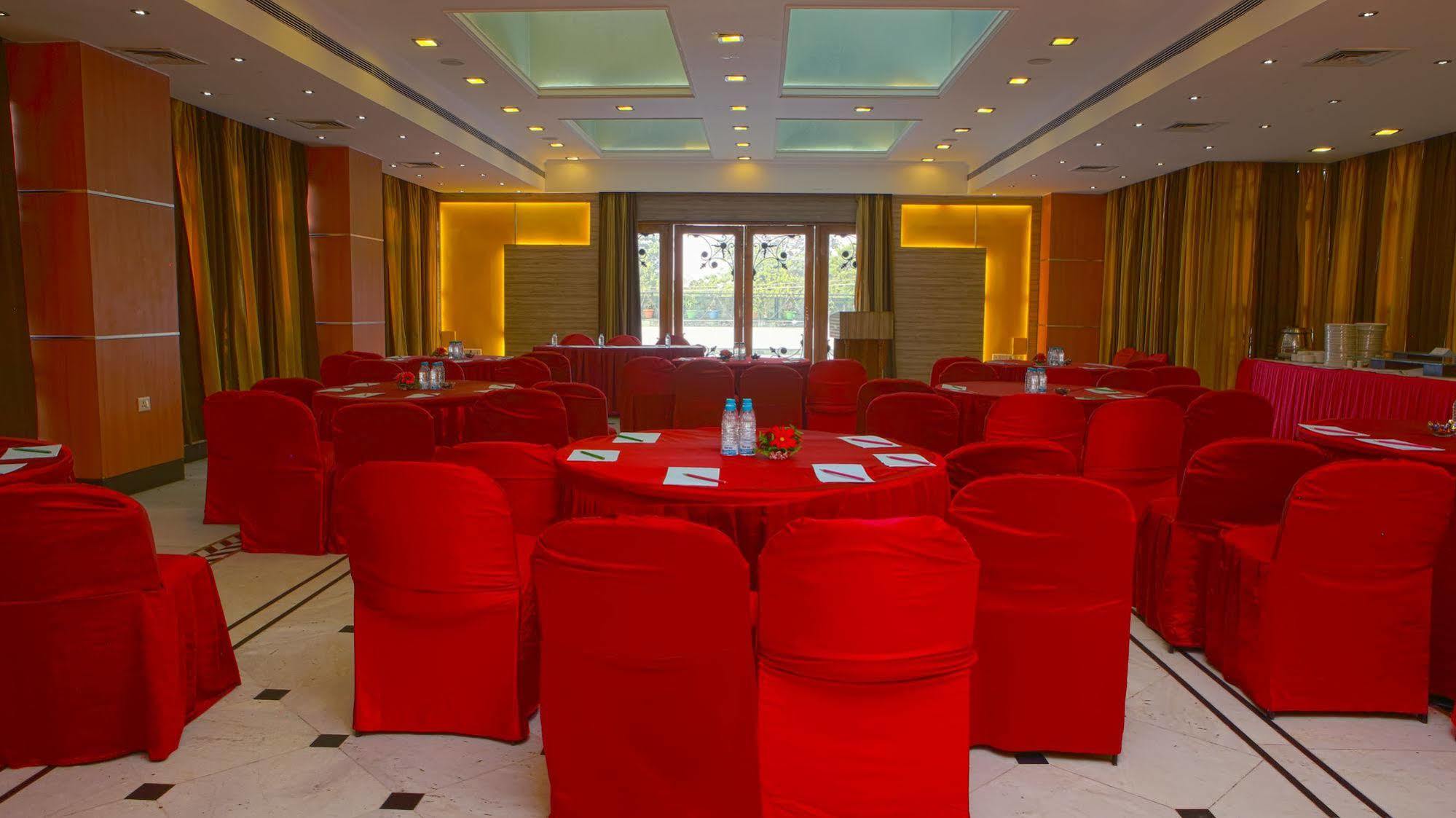 Gemini Continental, Hazratganj Hotel Lucknow Exterior photo