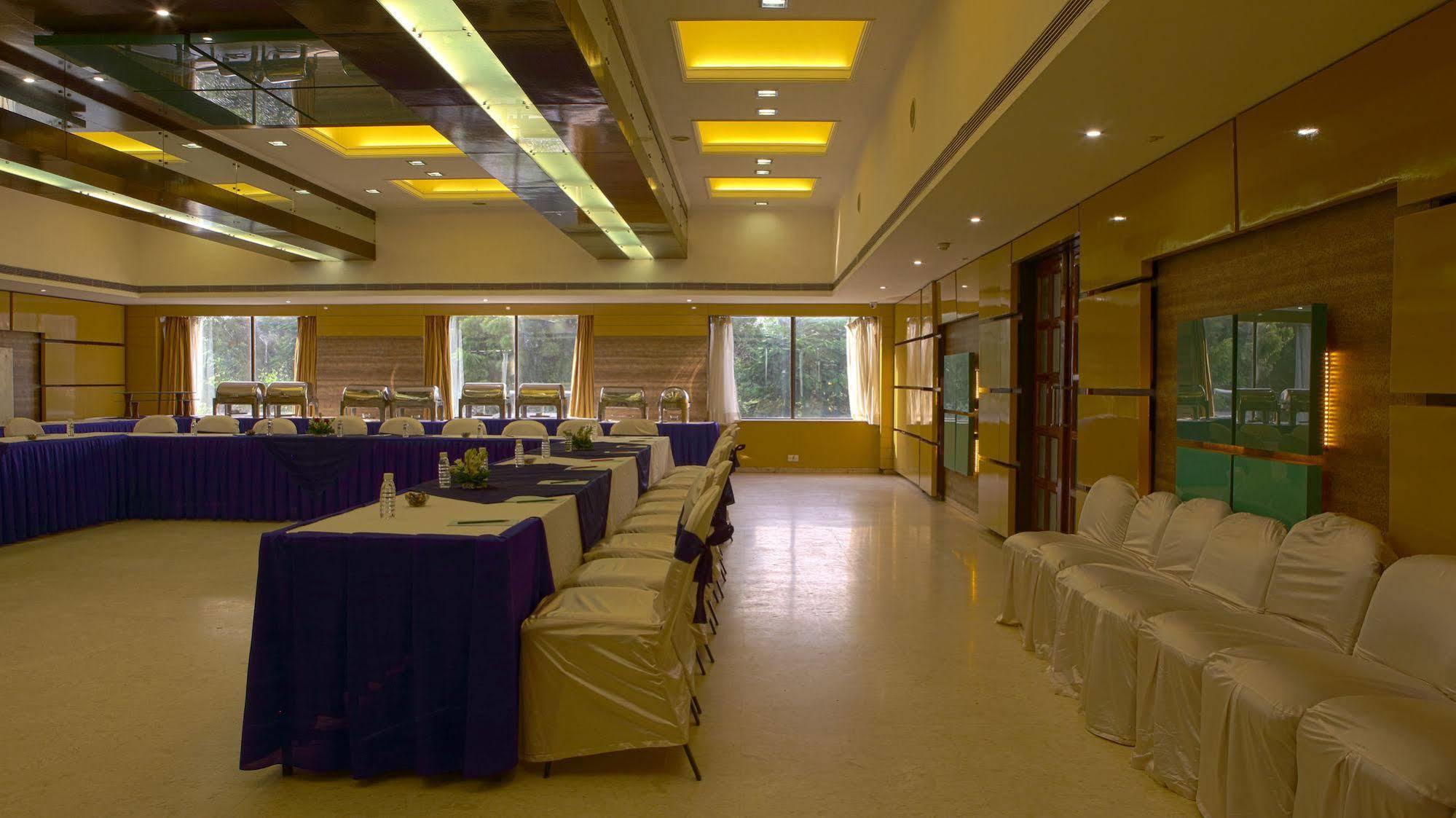 Gemini Continental, Hazratganj Hotel Lucknow Exterior photo