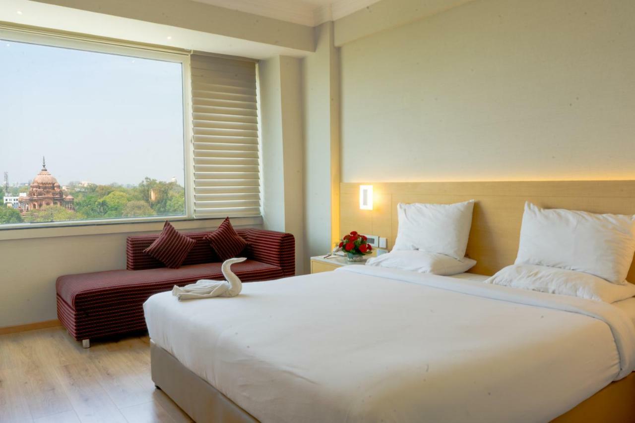 Gemini Continental, Hazratganj Hotel Lucknow Exterior photo